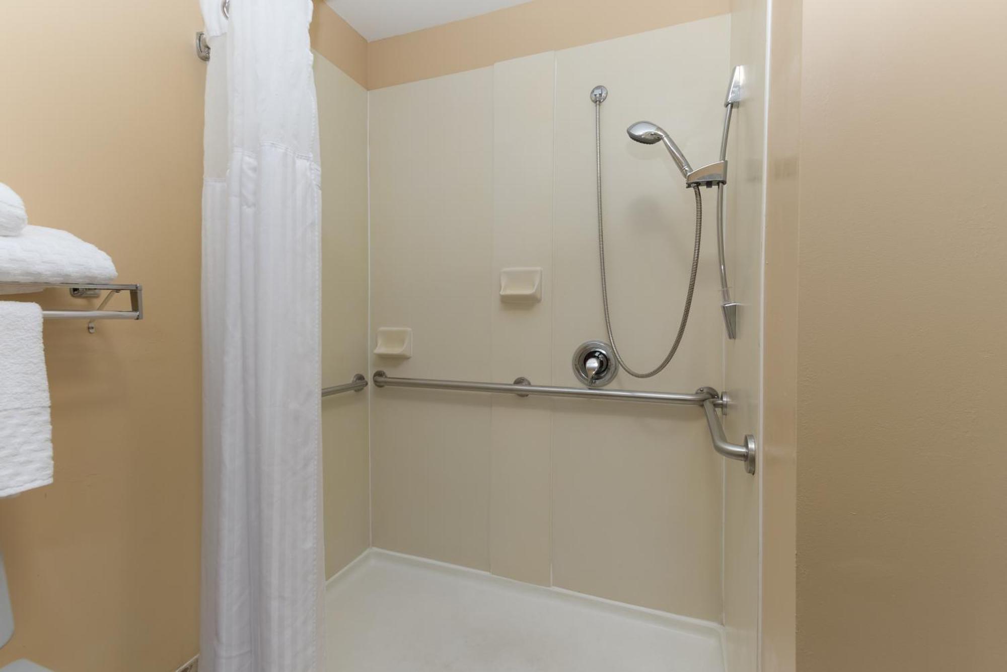 White Pine Inn & Suites Holland Dış mekan fotoğraf